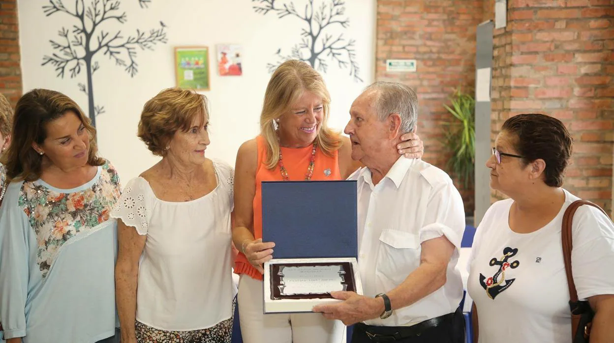 La alcaldesa en el aniversario del centro de personas activas de Marbella