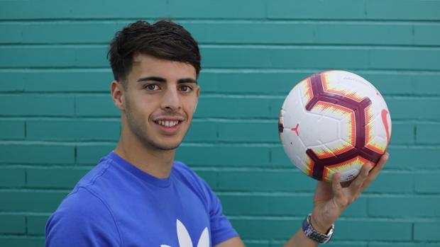 Álvaro Aguado renueva con el Córdoba CF hasta 2022