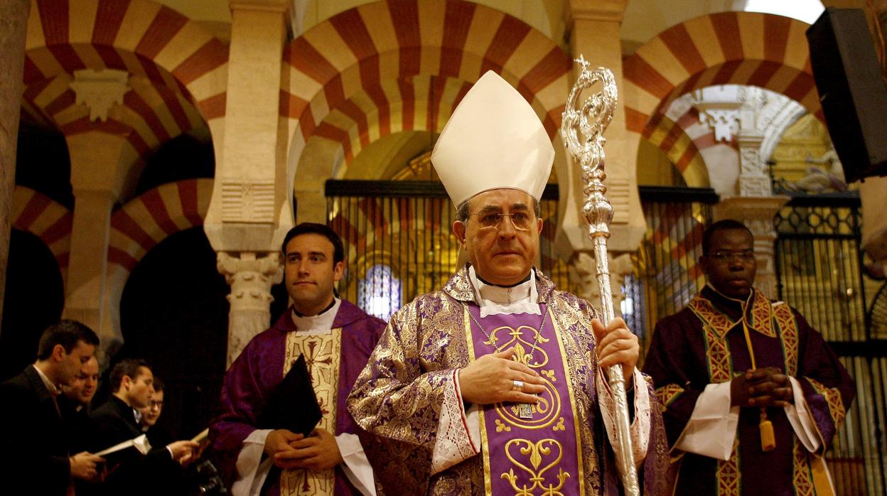 Juan José Asenjo, durante una misa en la Mezquita-Catedral de Córdoba