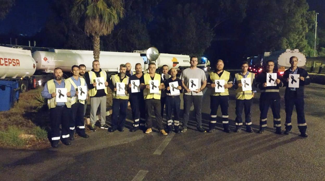 Compañeros del fallecido, durante una de las concentraciones