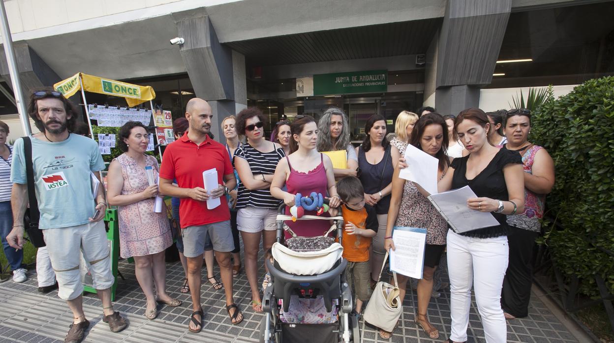 Protesta de los padres por el calor que hace en las aulas en Córdoba