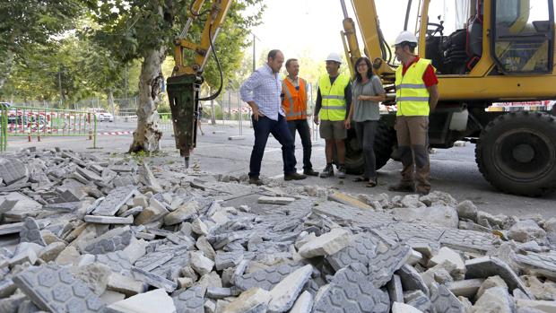 El plan de obras en barrios del Ayuntamiento de Córdoba de este año sigue sin licitar proyectos