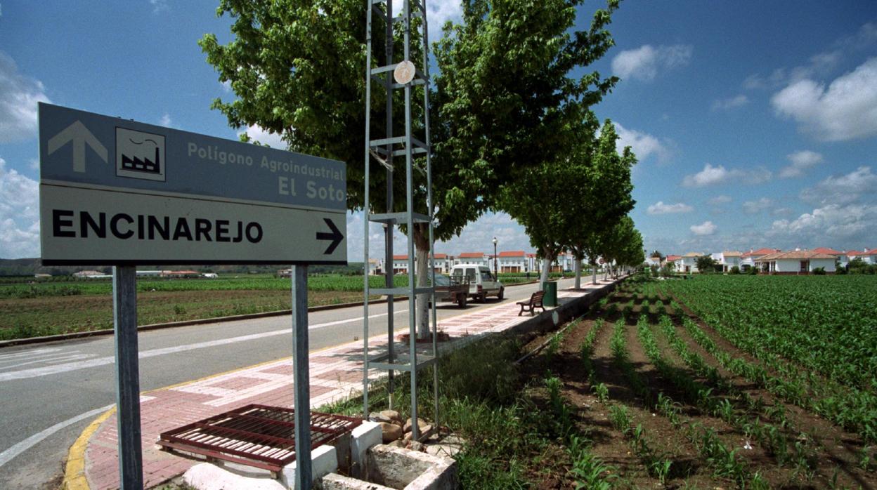 Acceso a la barriada de Encinarejo