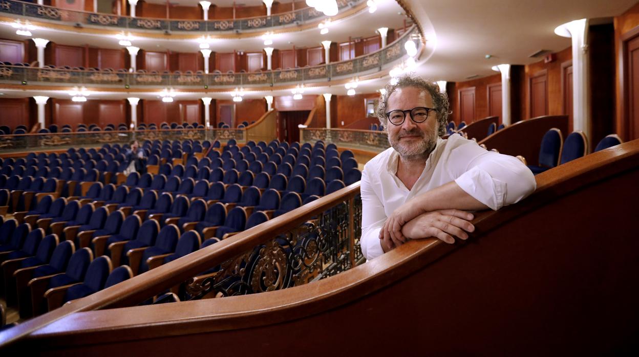 Ramón López, en una de las plateas del Gran Teatro de Córdoba