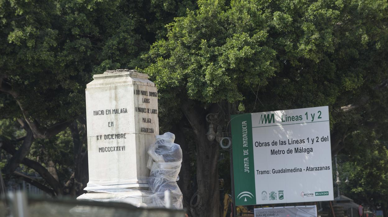El pedestal del marqués de Larios tras la retirada de la estatua del noble malagueño