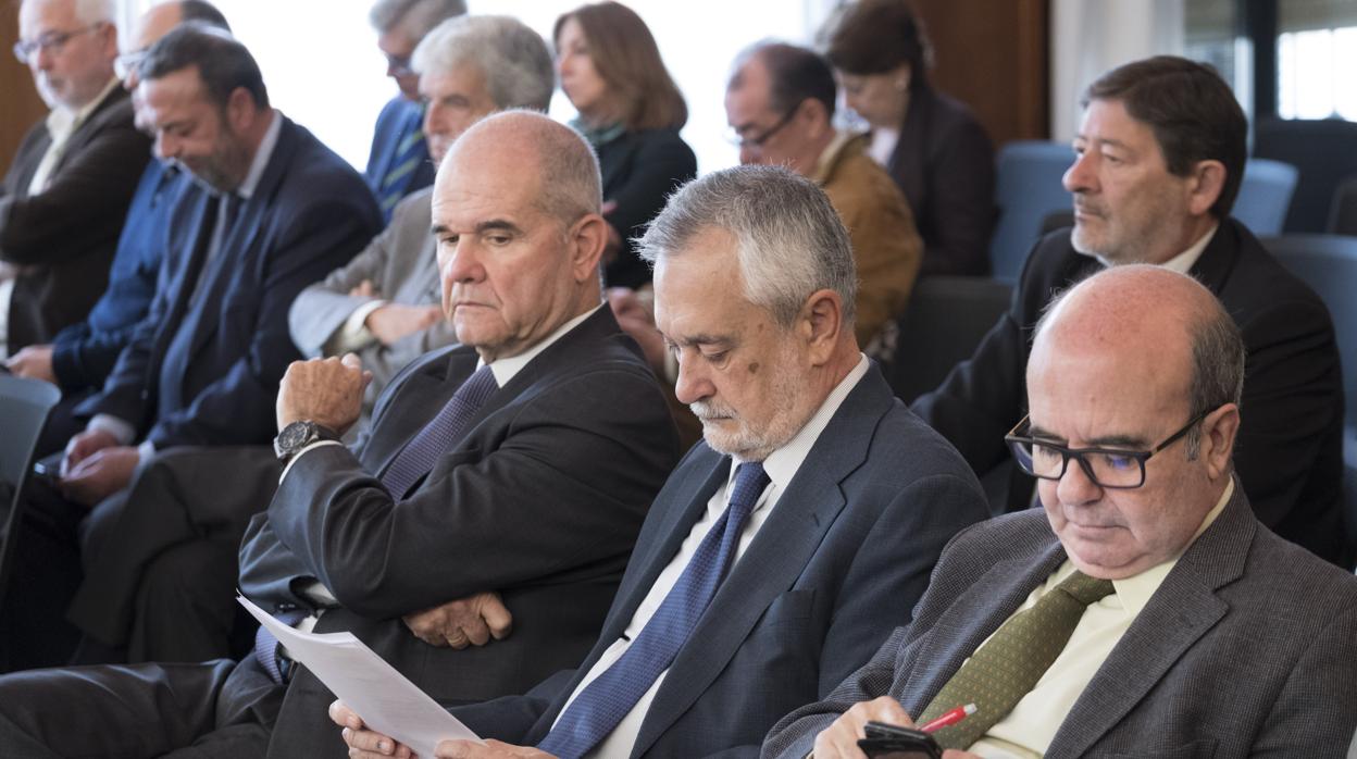 Los expresidente de la Junta de Andalucía, Manuel Chaves y José Antonio Griñán en el juicio del caso ERE