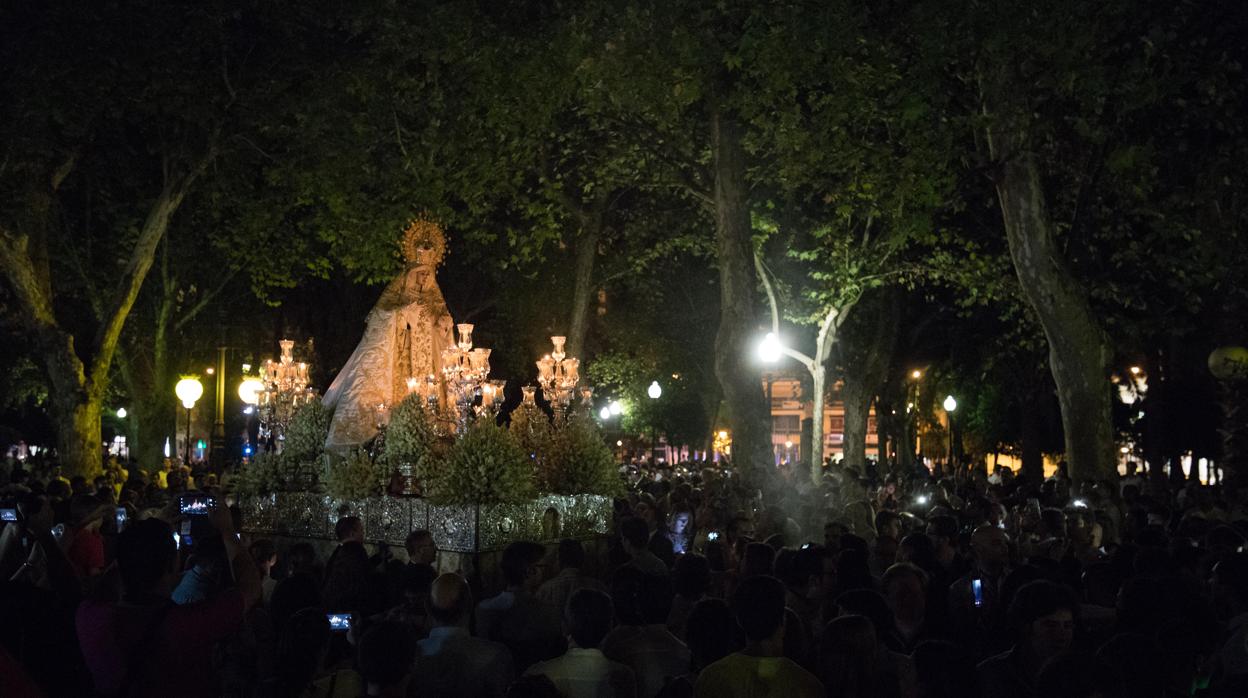 La Virgen de la Merced por los jardines de la Merced