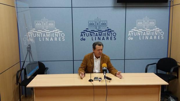 Alcalde de Linares: «Al querellarse contra mí, el PSOE se ha metido un dedo en el ojo»
