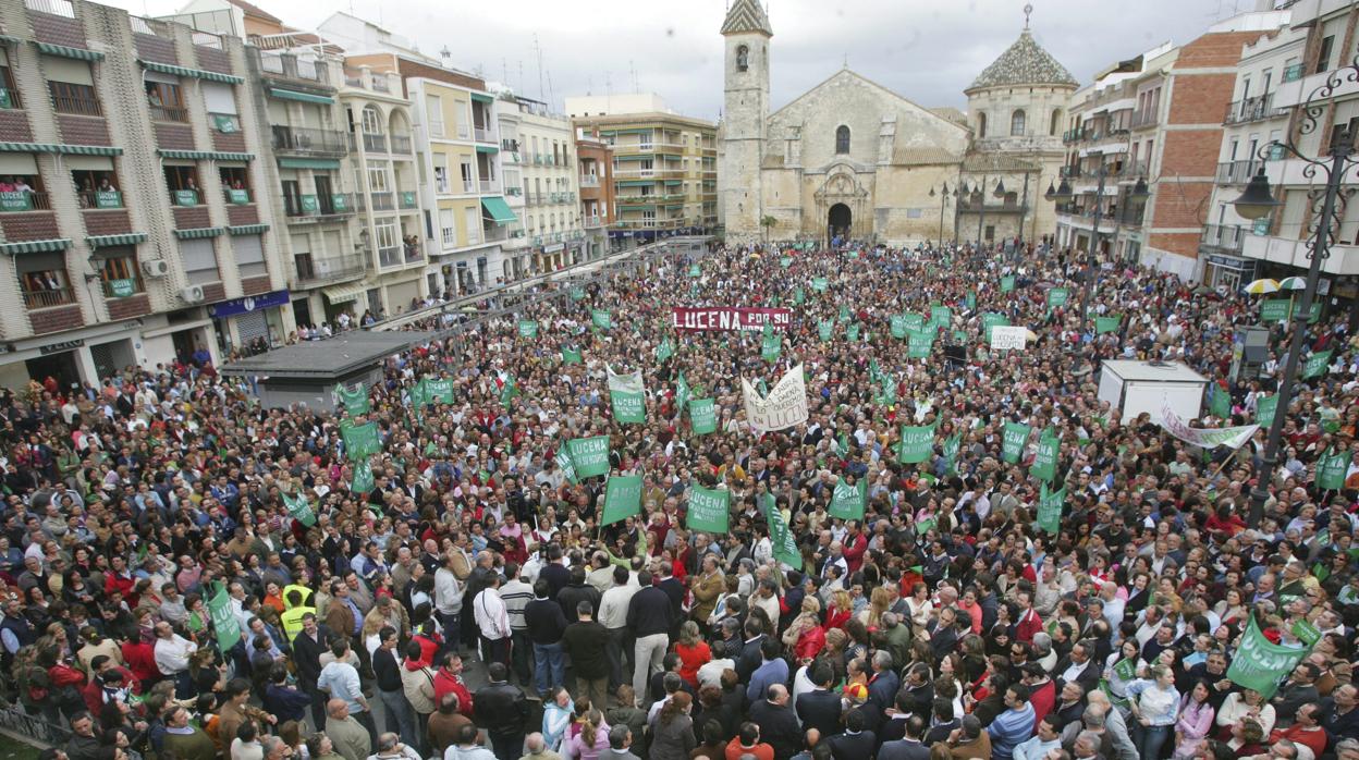 Manifestación en 2006 en Lucena para exigir la construcción de un hospital