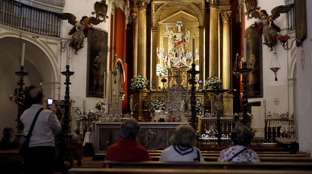 La imagen de San Rafael, en la iglesia del Juramento de Córdoba