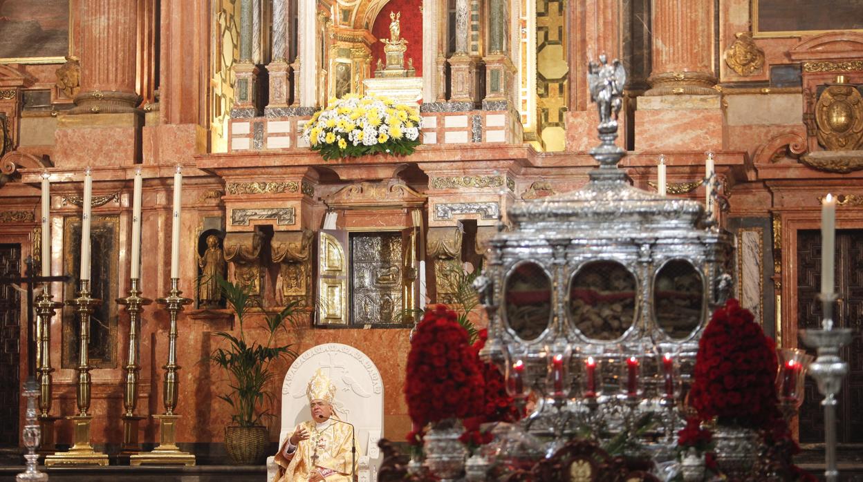 Urna de los santos mártires, en la Catedral