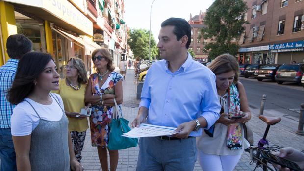 Bellido se compromete a consensuar y terminar la urbanización de Mirabueno en Córdoba