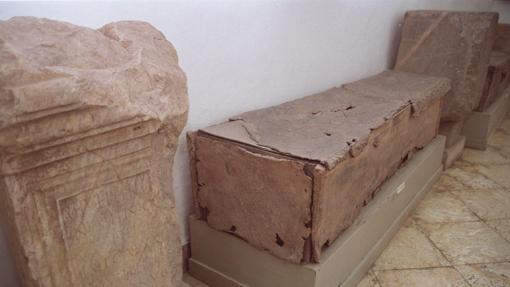 Tumba y lápidas del Museo Arqueológico de Córdoba