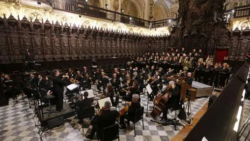 La Orquesta de Córdoba y el coro, en el «Réquiem» en la Mezquita-Catedral