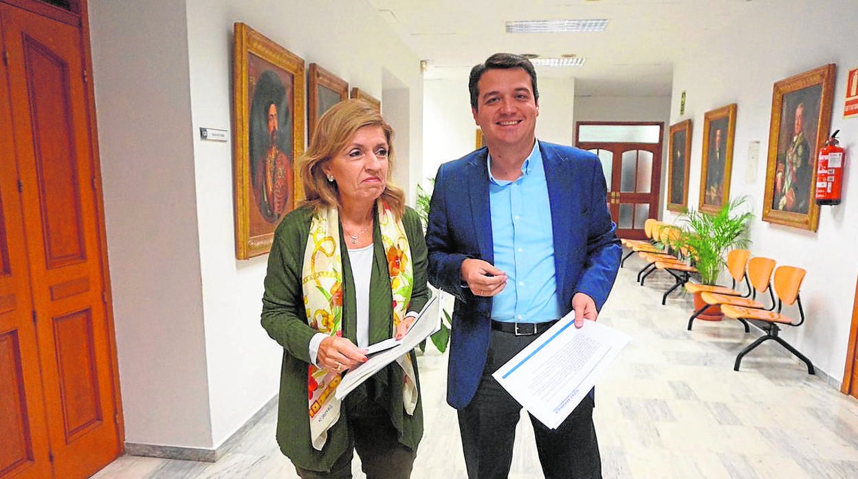 María Jesús Botella y José María Bellido en el Ayuntamiento de Córdoba