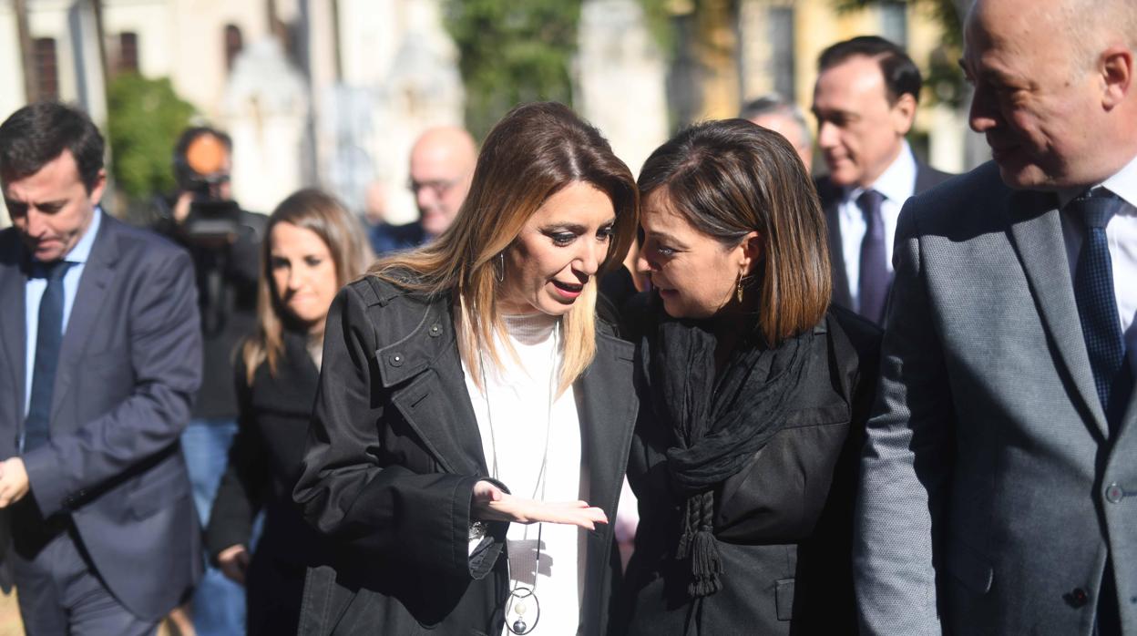 Susana Díaz, con la alcaldesa de Córdoba, Isabel Ambrosio, en un acto en la Universidad