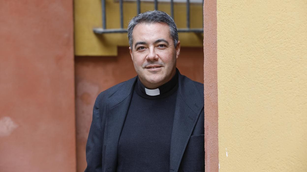 Entrevista con el sacerdote Adrián Ríos