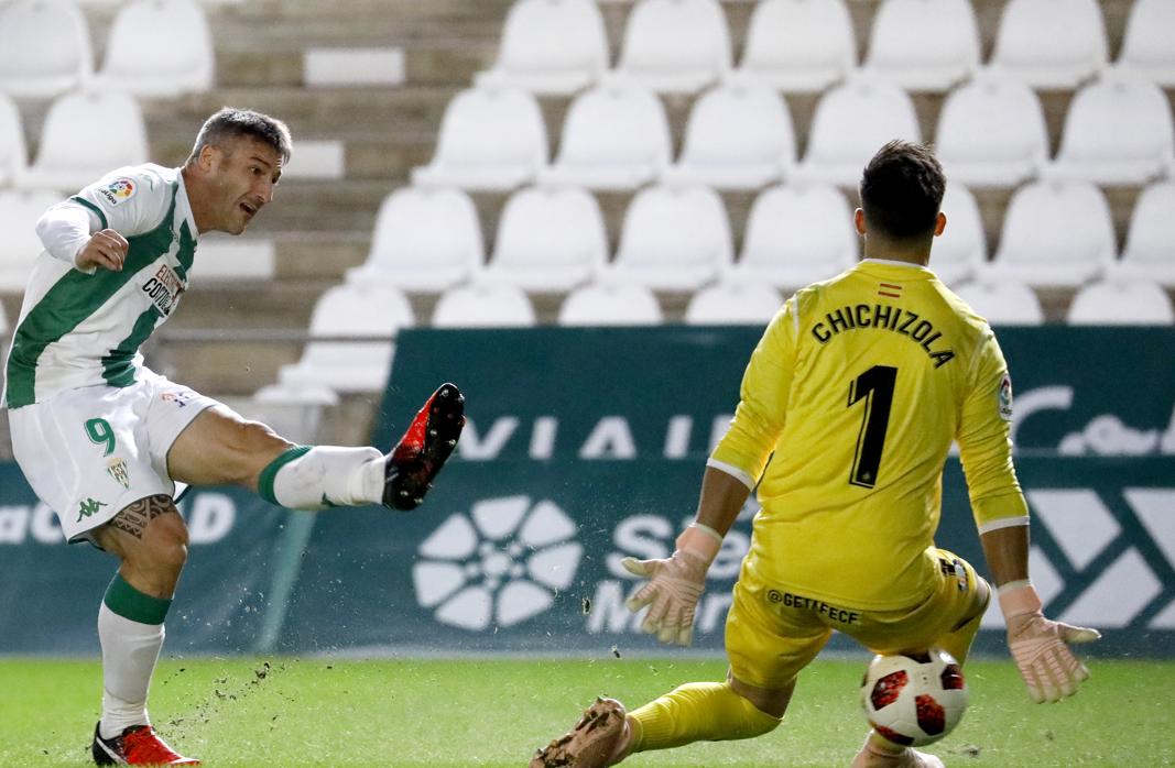 Piovaccari dispara en el partido ante el Getafe