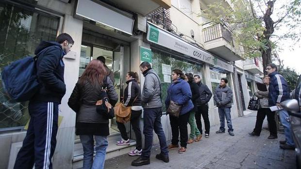 Octubre se cierra con 324 parados menos en Córdoba