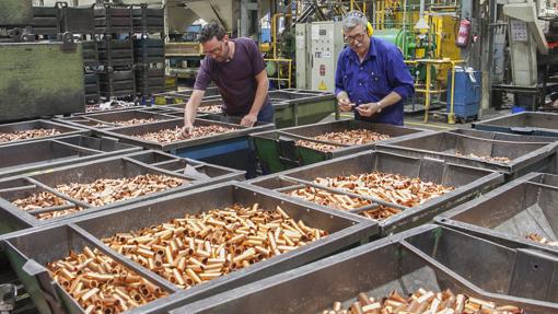 Trabajadores de Atcosa en su fábrica de Córdoba