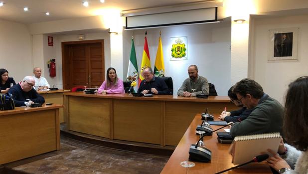 Los Barrios avanza en la propuesta de declarar persona «non grata» al alcalde de San Roque