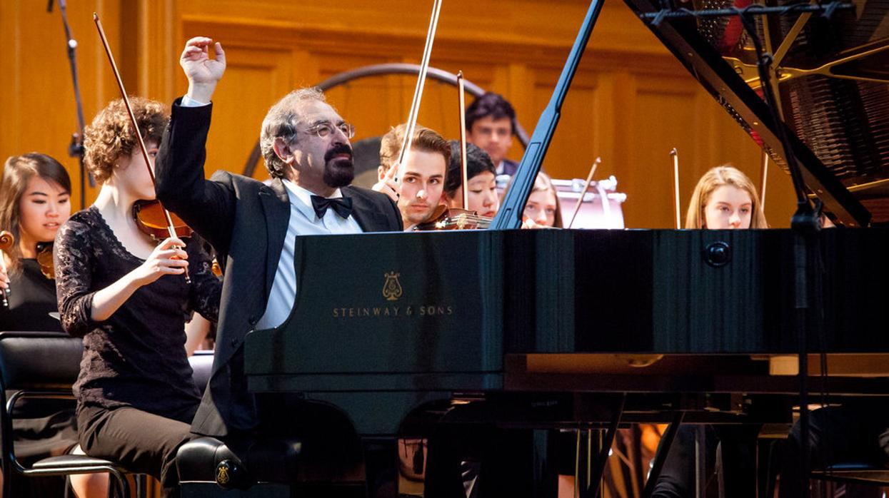 El pianista ruso Boris Berman durante un concierto