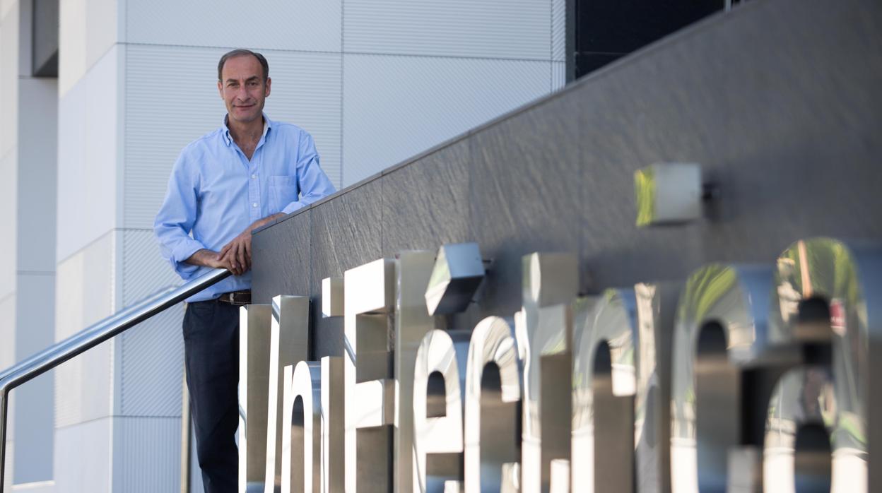 Diego Montes en la sede central de Unieléctrica en Córdoba