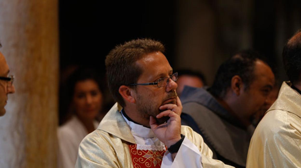 Jacob Martín Rodríguez en el interior de la Santa Iglesia Catedral