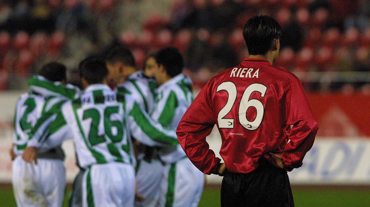 Los jugadores del Córdoba celebran el empate de Álvaro Cámara