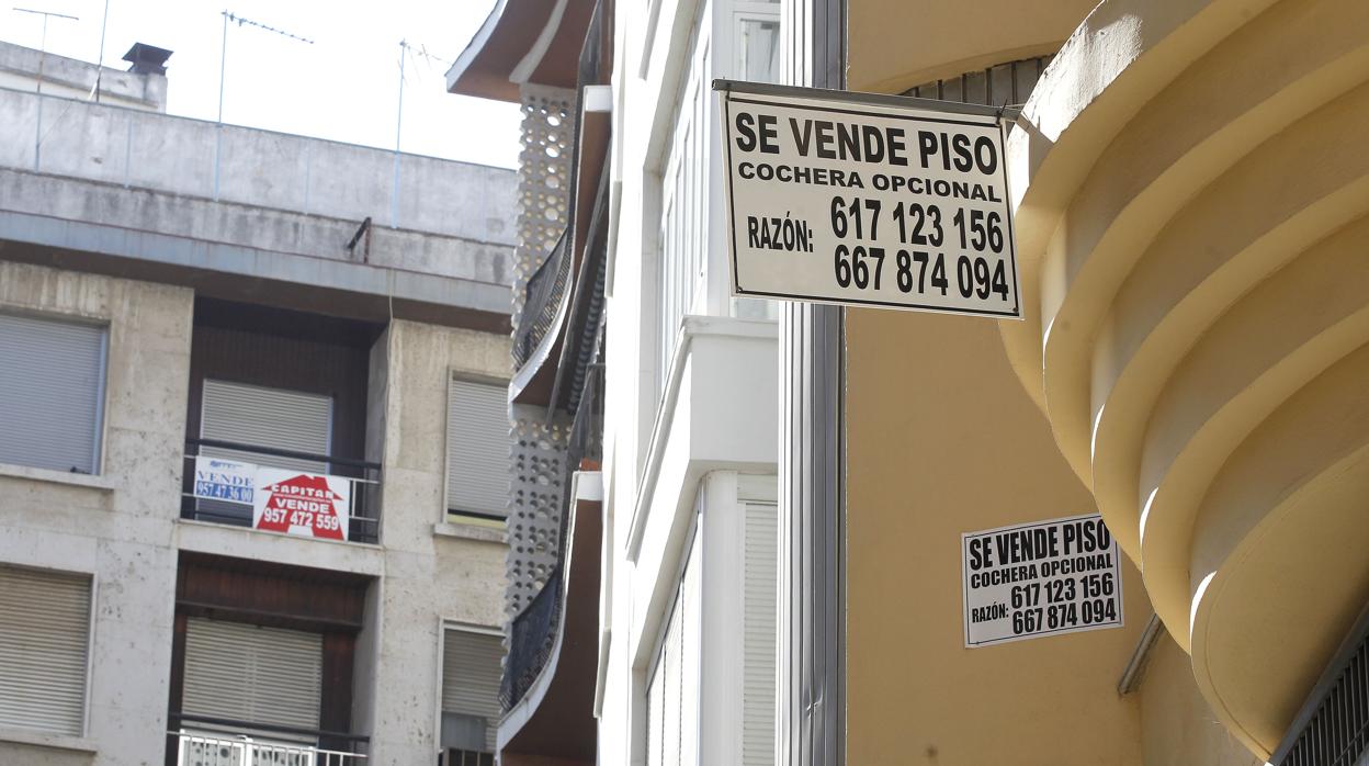 Carteles de venta de pisos de segunda mano