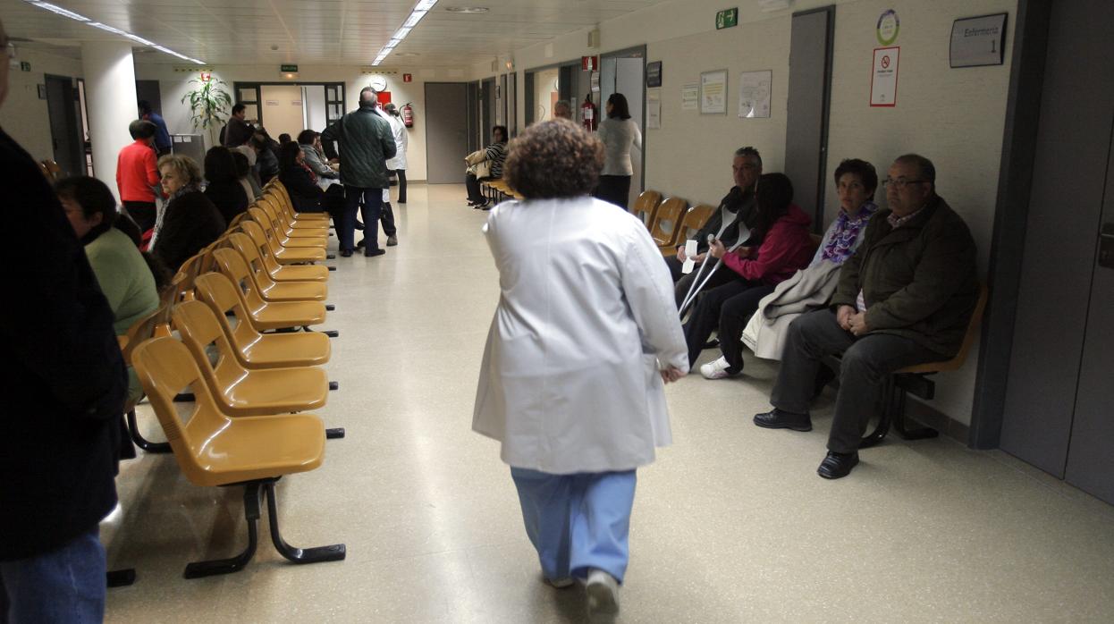 Pacientes en el hospital Reina Sofía de Córdoba durante una jornada de huelga