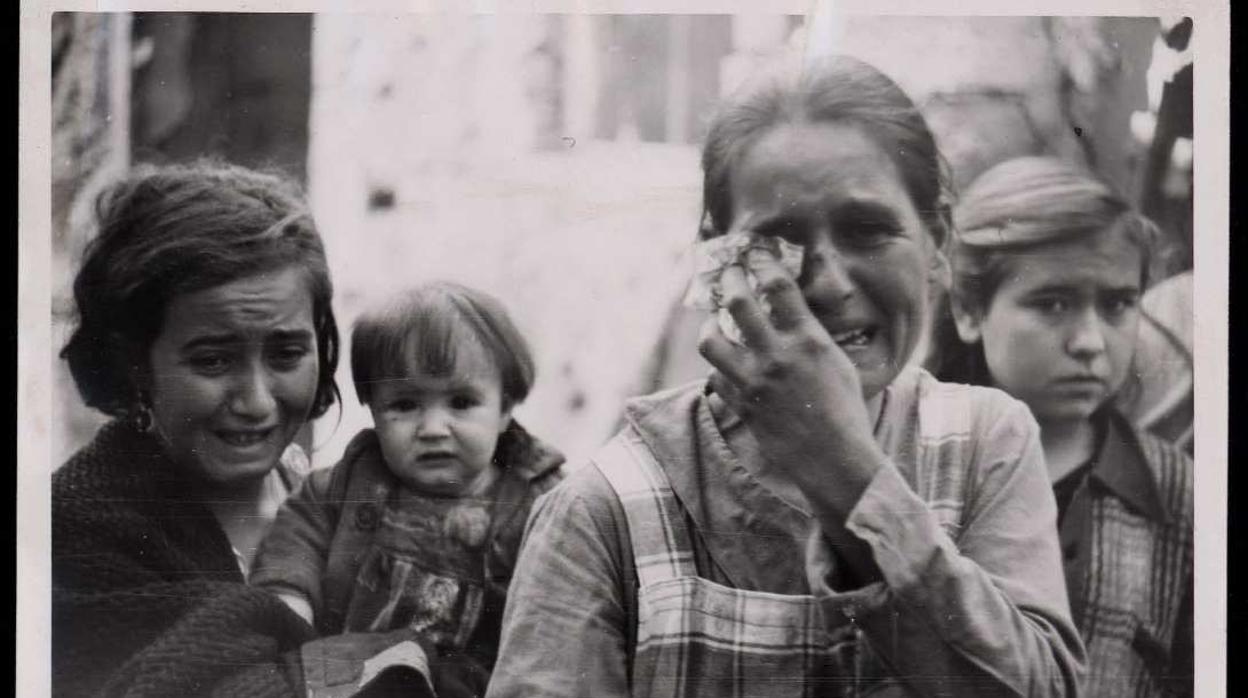 Una imagen tomada en 1938 en Cabra, tras el bombardeo