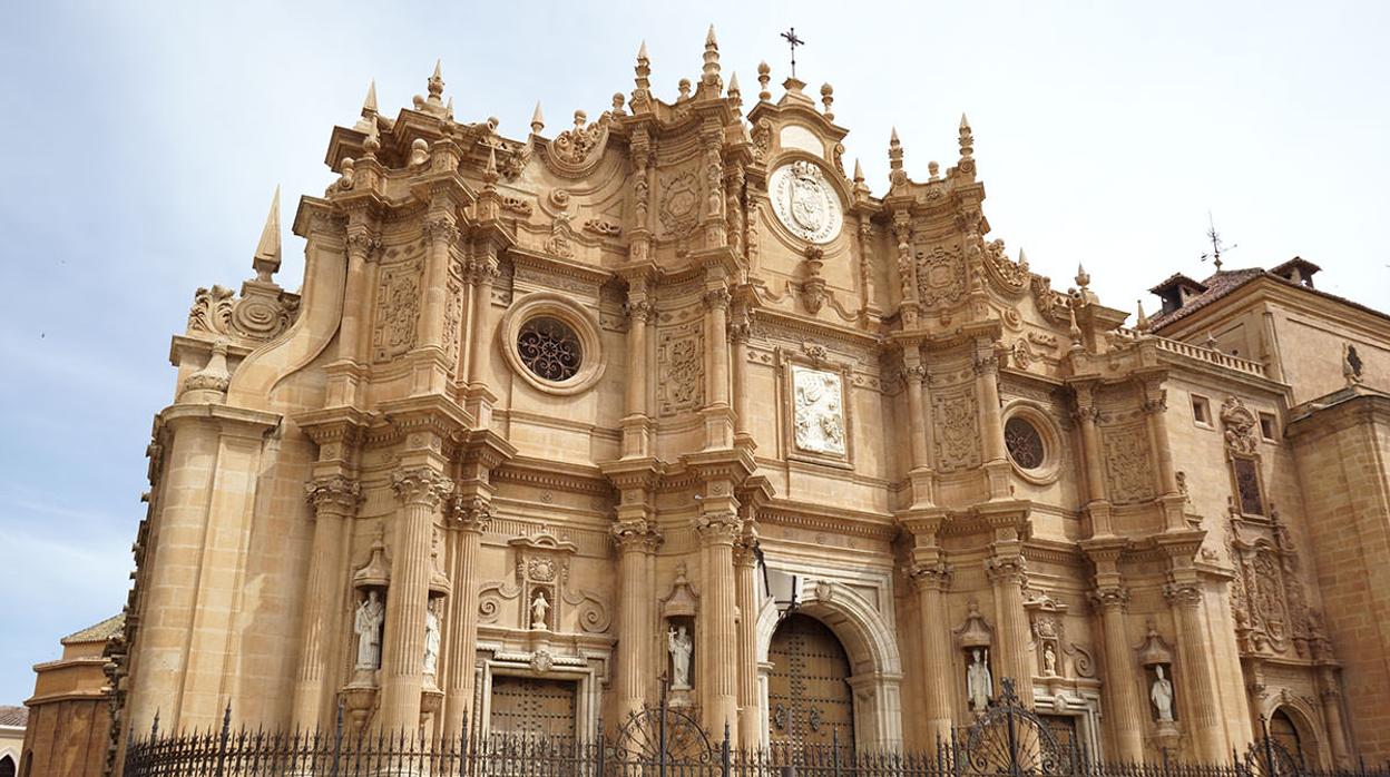 Fachada de la Catedral de Guadix.