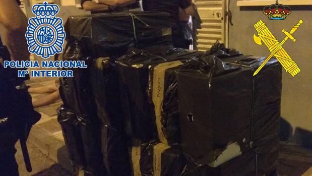 Diez detenidos y 50.000 cajetillas de tabaco intervenidas en La Línea de la Concepción