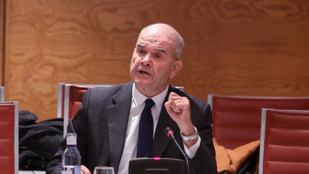 Manuel Chaves rechaza contestar las preguntas del PP en el Senado y niega una «caja B» del PSOE con los ERE