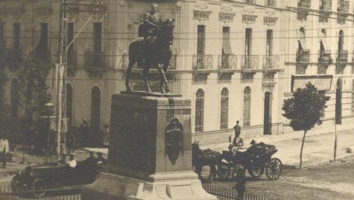 Imagen de la estatua del Gran Capitán en su emplazamiento original