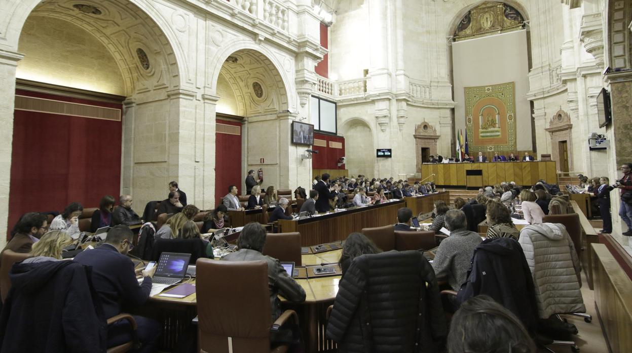 Los partidos se disputan el día 2 de diciembre ocupar los 109 escaños del Parlamento andaluz