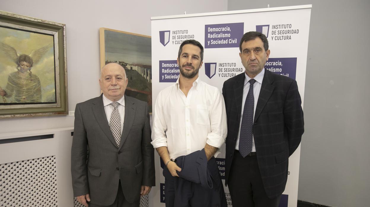 Emilio Sánchez de Rojas, Lorenzo Vidino y José Pardo de Santayana, antes del comienzo de la Cumbre de Córdoba