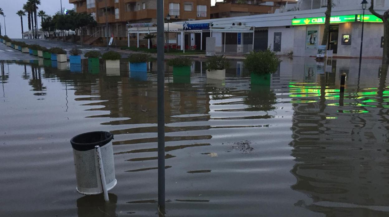 Grandes charcos por las calles de Huelva, anoche