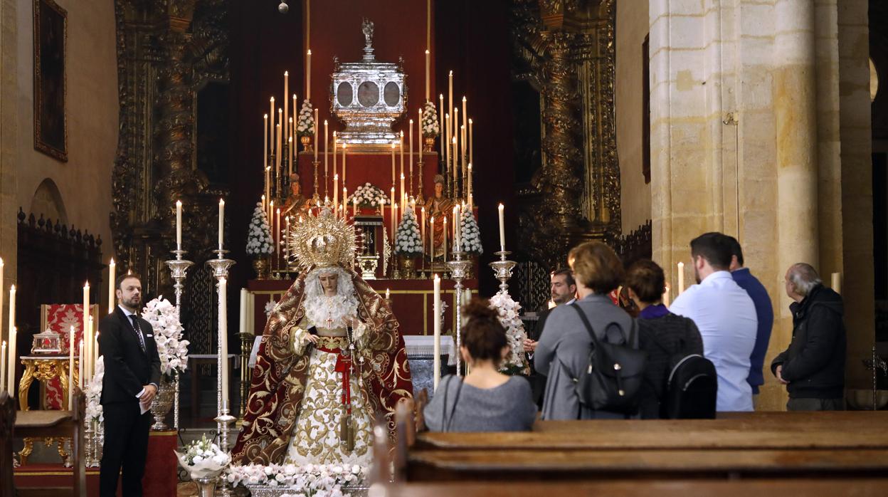 Nuestra Señora Reina de los Mártires de Córdoba en su besamanos en la Basílica Menor de San Pedro