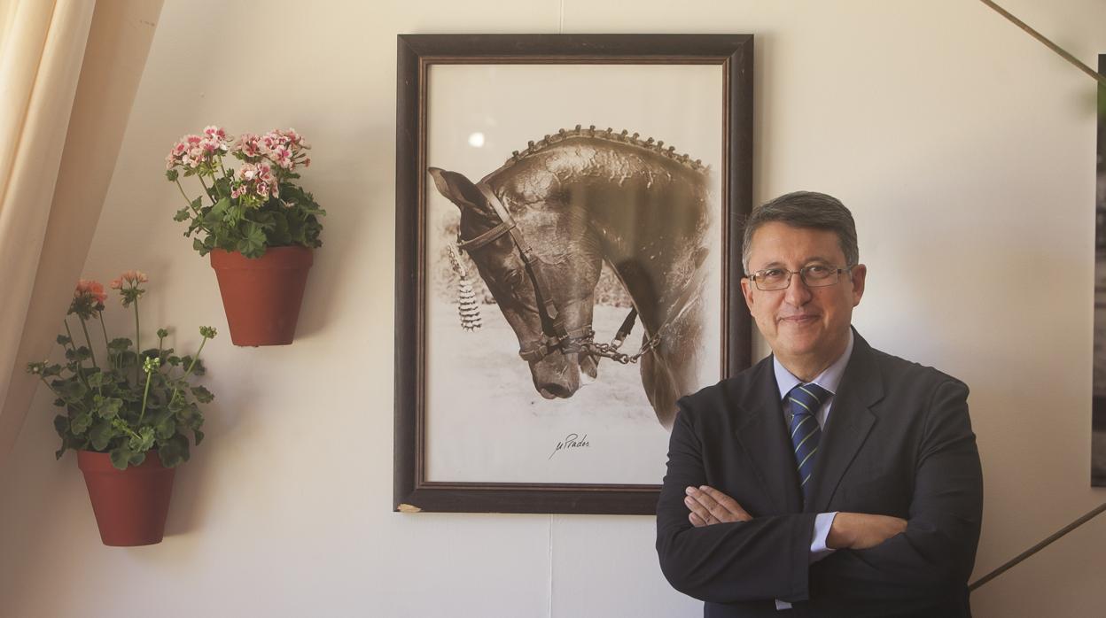 Rafael Blanco, en la caseta de Córdoba Ecuestre en la Feria de Nuestra Señora de la Salud