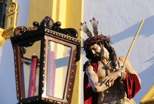 Nuestro Padre Jesús de los Afligidos durante su salida procesional