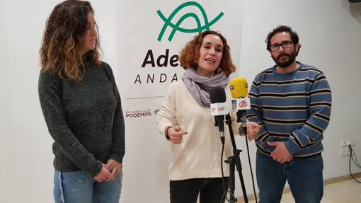 La cabeza de lista de Adelante Andalucía, Ana Naranjo, y juno a ella el número dos