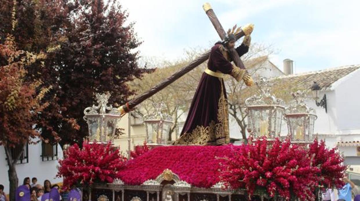 El Nazareno de Baena recorre las calles de su pueblo el Viernes Santo por la mañana