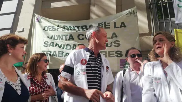 Los médicos van a la huelga acusando al SAS de haberles enfrentado a los pacientes