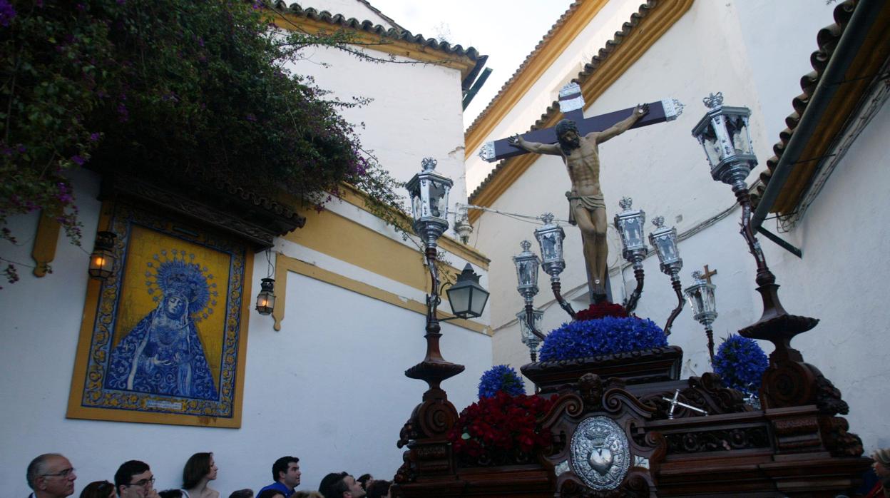 Santísimo Cristo de la Clemencia durante su salida procesional el Viernes Santo del 2003