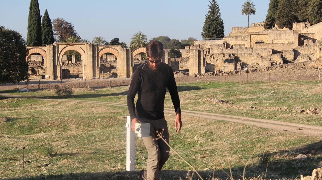 Excavaciones del proyecto sobre la plaza de armas de Medina Azahara