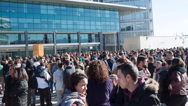 Protesta en la mayor «tecnópolis» de Andalucía porque se tarda una hora en llegar