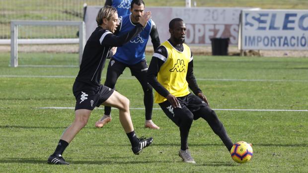 El Córdoba CF, otra vez con lo justo ante el Elche