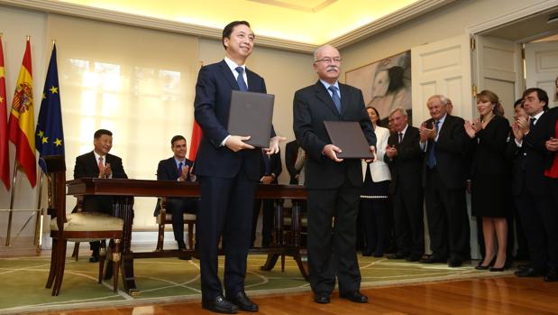 Los puertos de Algeciras y Ningbo Zhoushan formalizan su colaboración en Moncloa